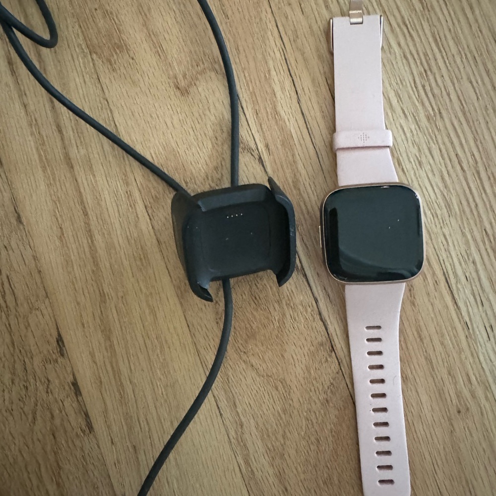 Fitbit Versa 2 in pink
